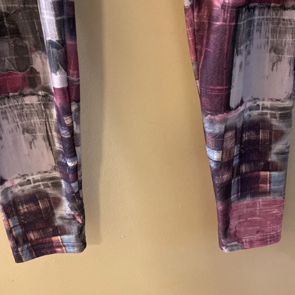 Modern plaid design leggings - size medium/ size 10/12 - Picture 4 of 5